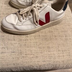 Men’s Veja size 11